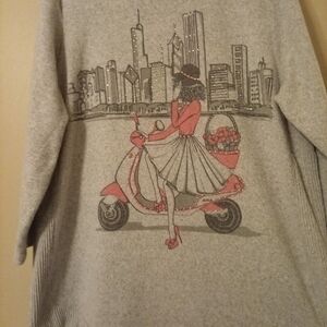 Long sleeve shirt, Gray with a pretty design!